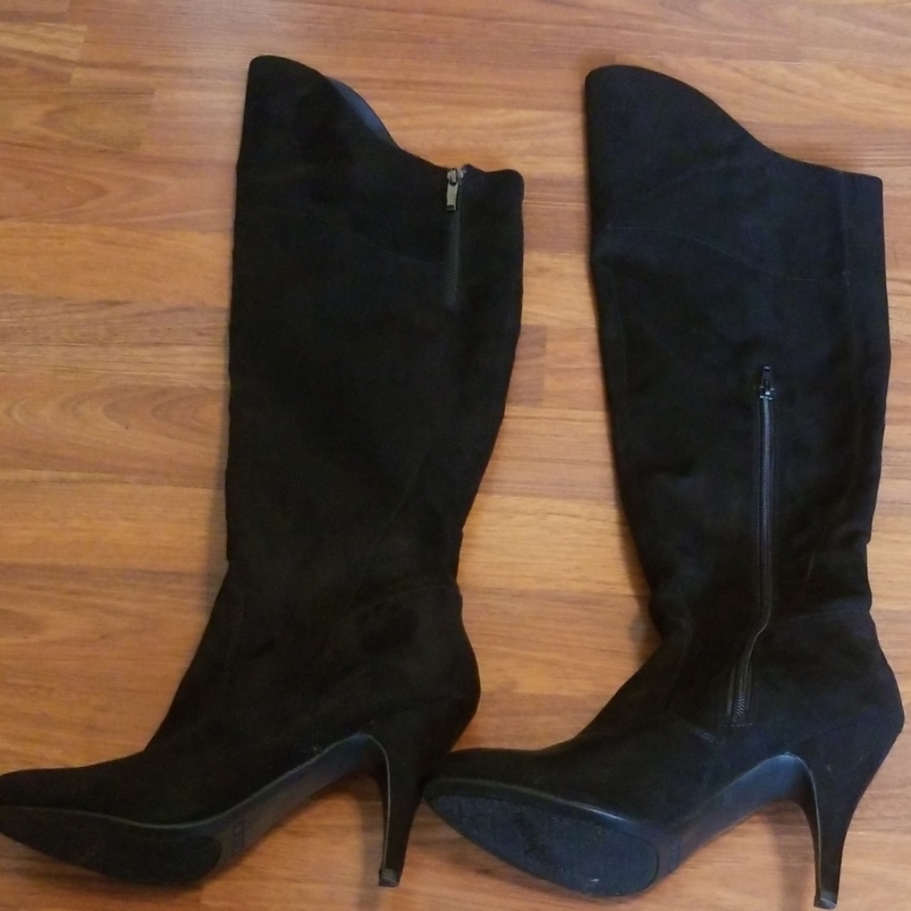 Shoes - Picture 2 of 2